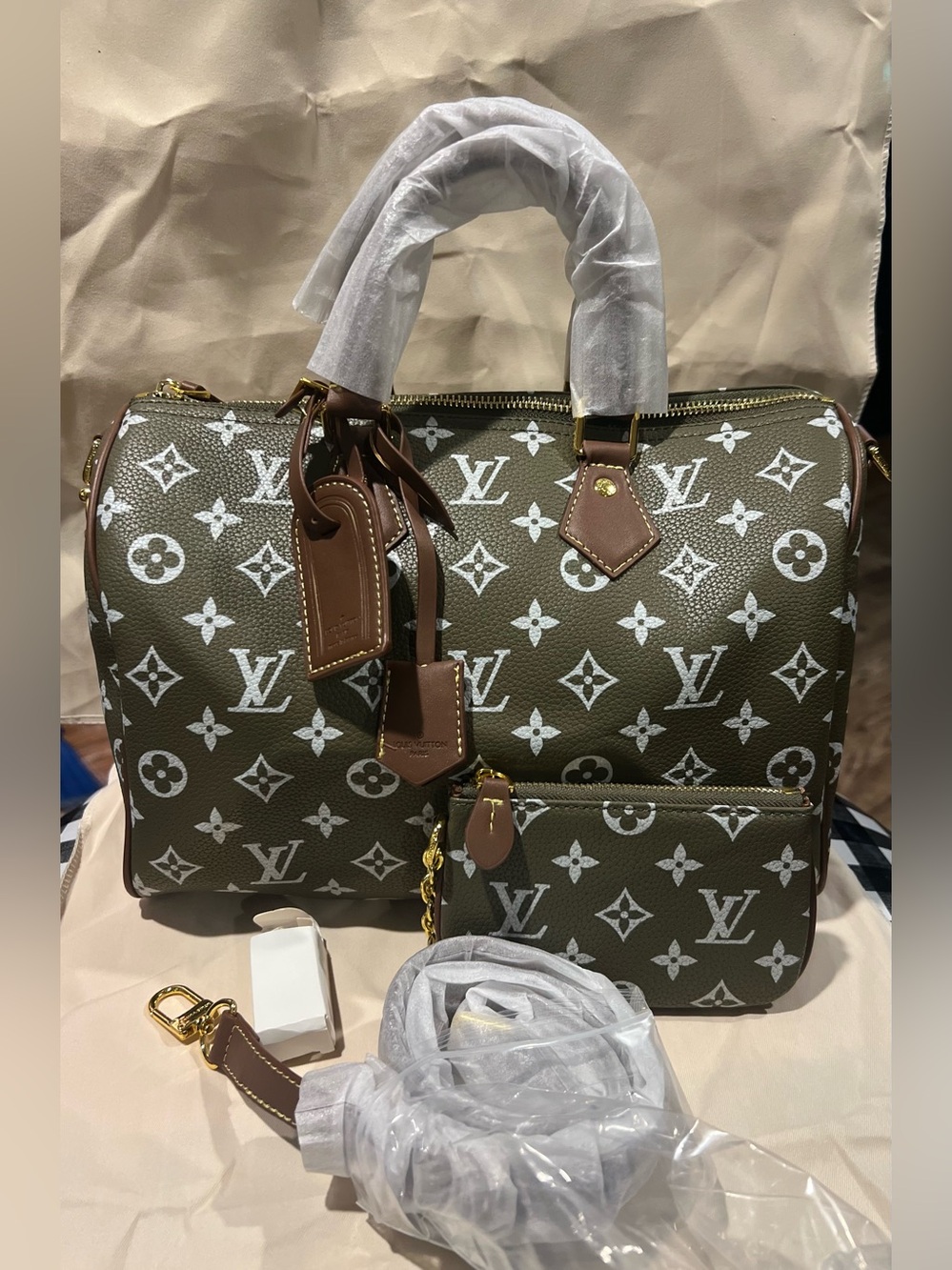 Elegant Fashion Green Monogram Satchel(30) with Pouch - NWOT - Picture 3 of 17